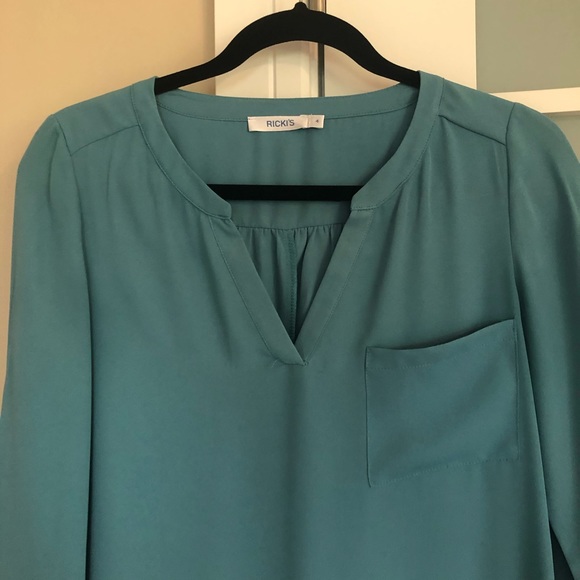 Flowy Long Top - Picture 2 of 3